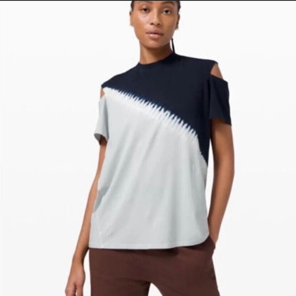 lululemon athletica Navy and Light Gray Short Sleeve Tee
